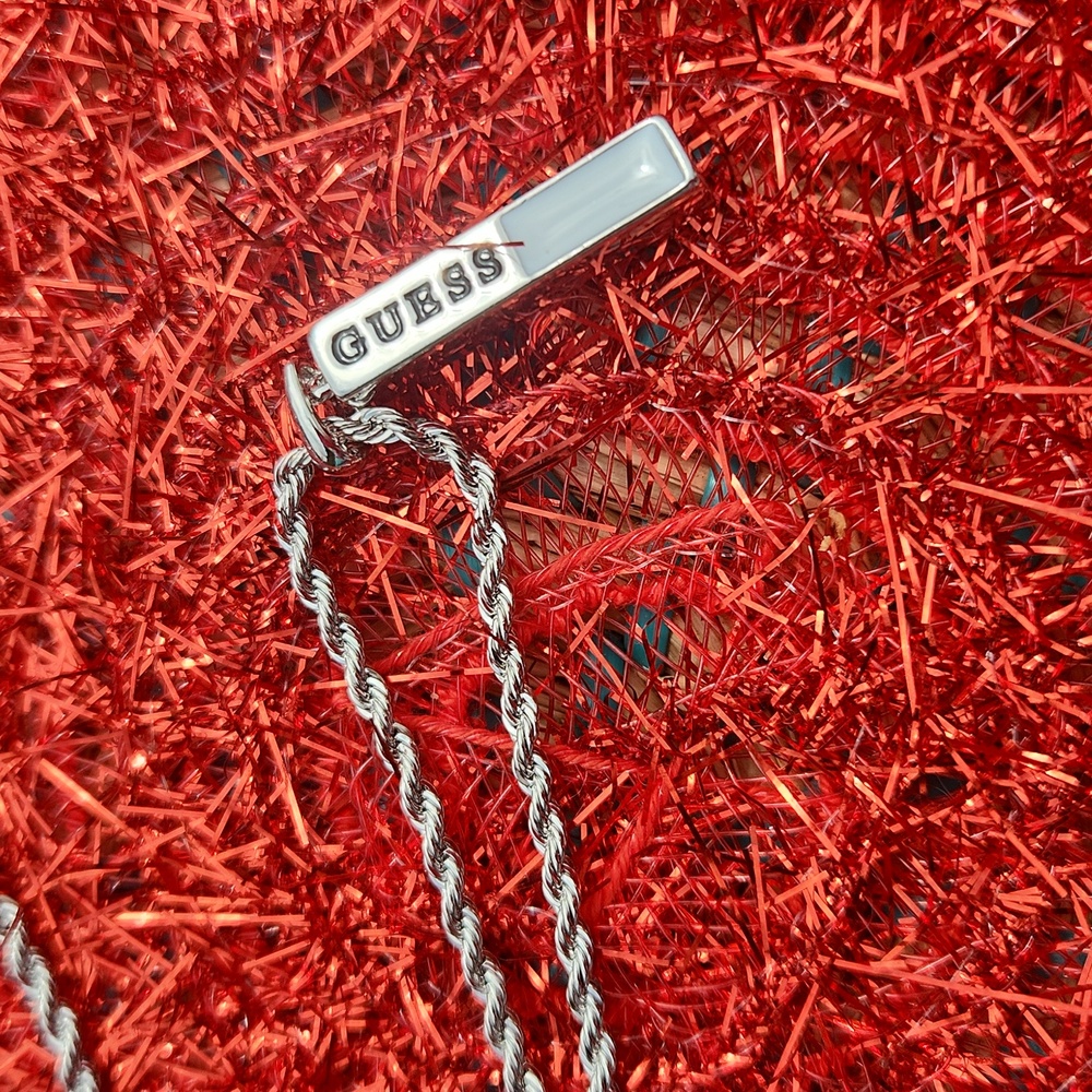 Nwt! Guess Silver Necklace Cool Logi Accent Charm Unique And Stylish Unisex Jewe